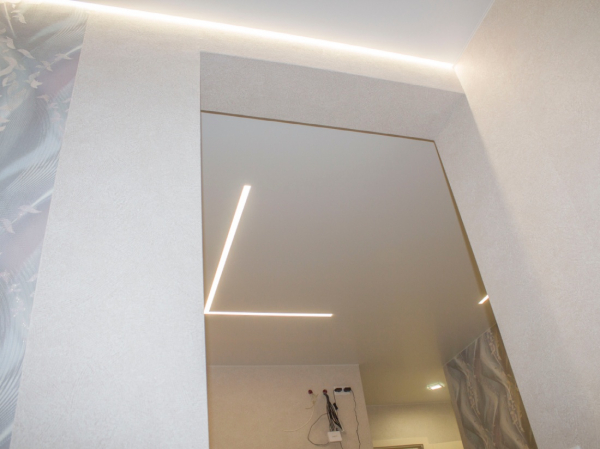 Пример натяжного потолка в частный дом